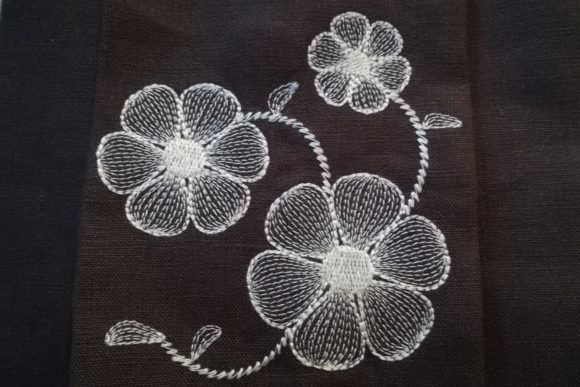 Contour Daisies Embroidery Design